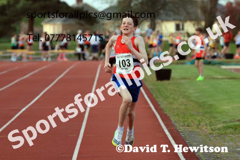 The 1500 metres, 2025 NEGP No. 1, Monkton Stadium, Jarrow. Photo: David T. Hewitson/Sports for All Pics